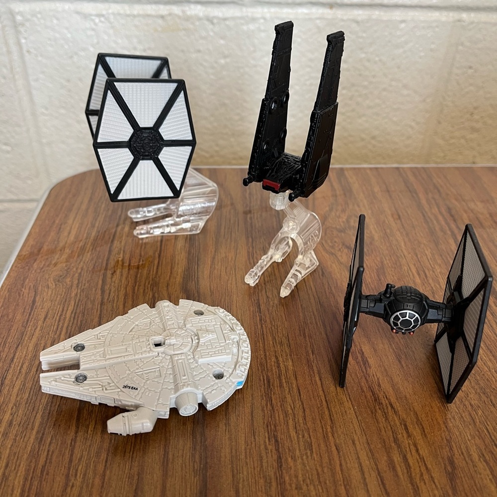 Star Wars Black and White Spaceship Set